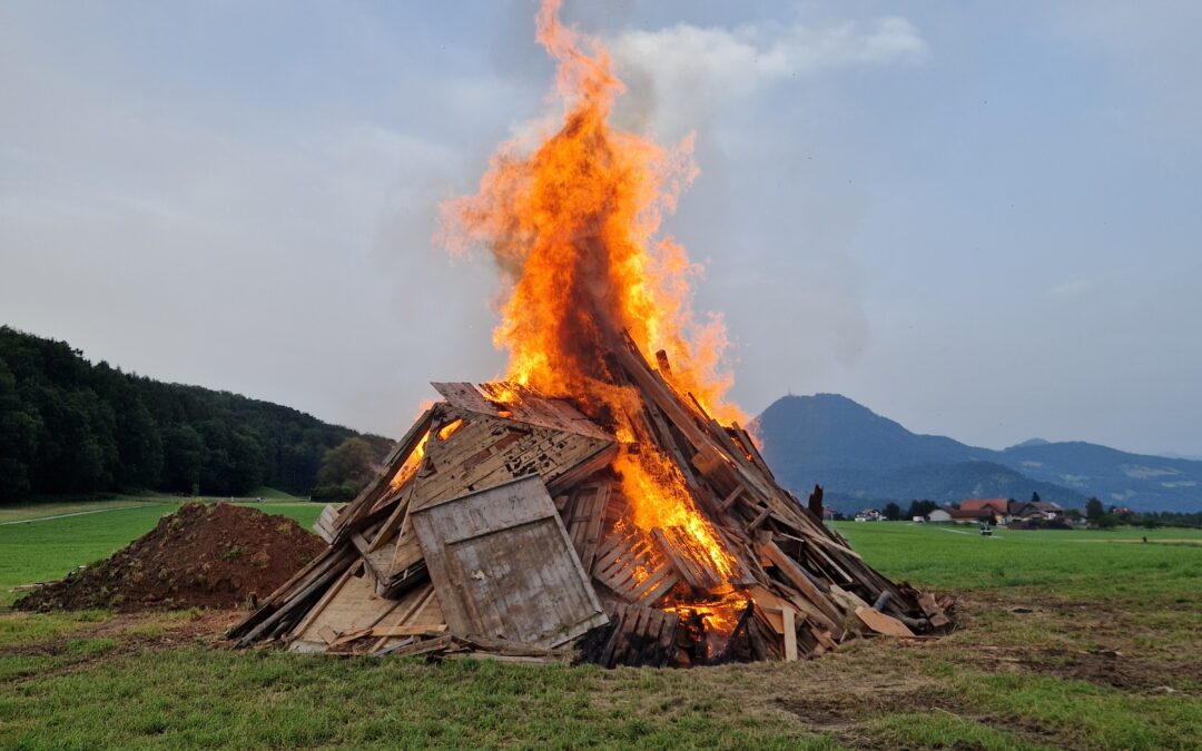 Bereitschaftsdienst Sonnwendfeuer